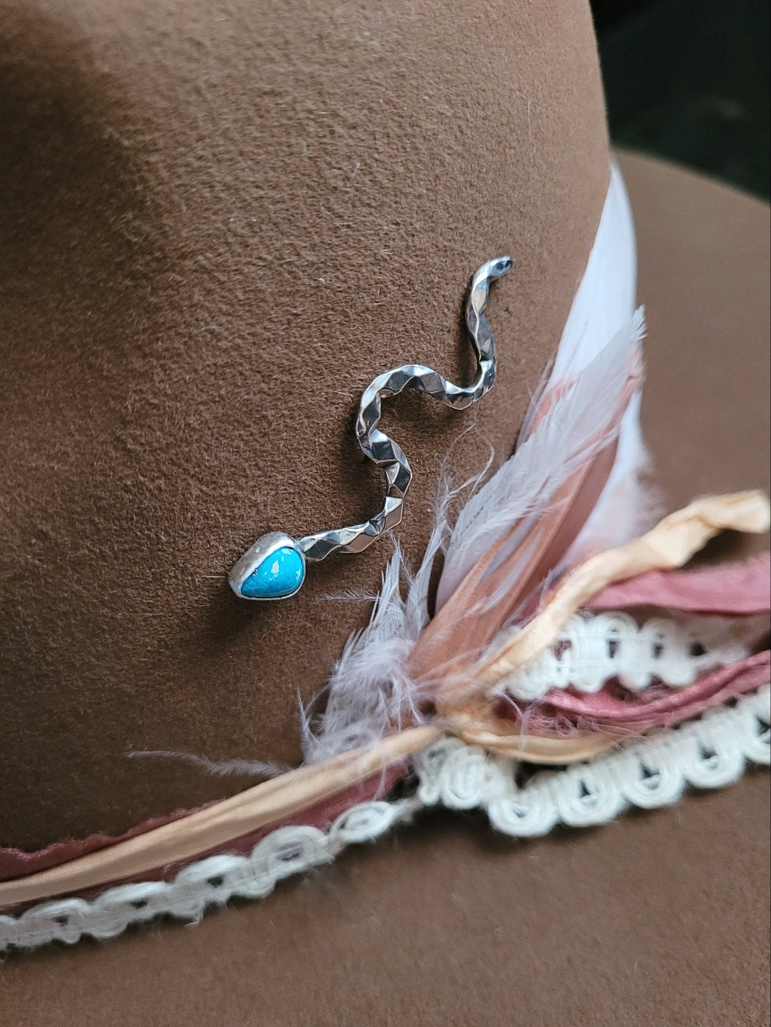 Snake hat pin