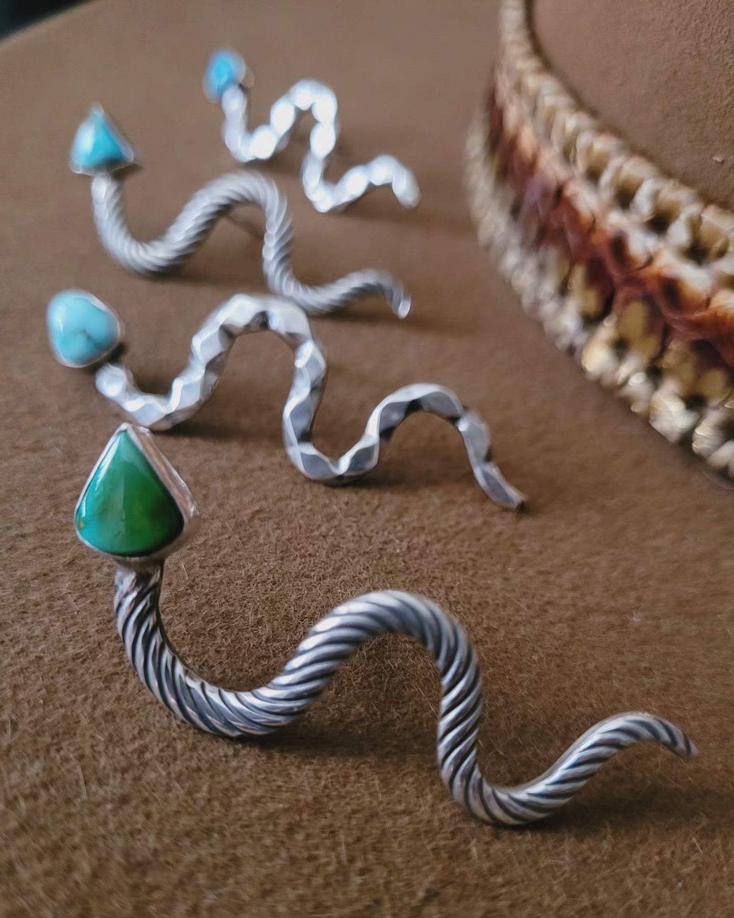 Snake hat pin