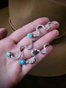 Snake hat pin